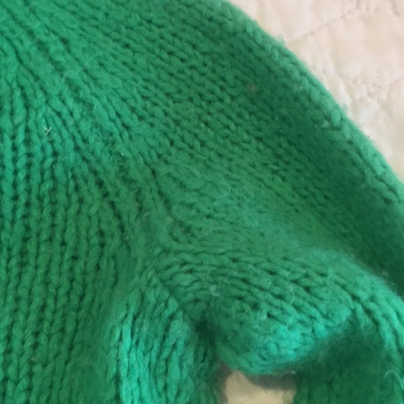 Small crop sweater in unique green color ! - Picture 7 of 8